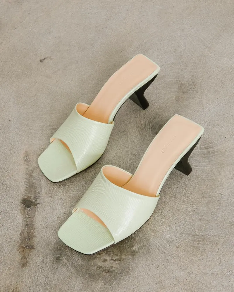 Lizard Embossed Leather Shoe in Sage Green